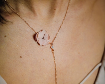 Collier fleurs fraiches éternelles vieux rose et perles – divers coloris