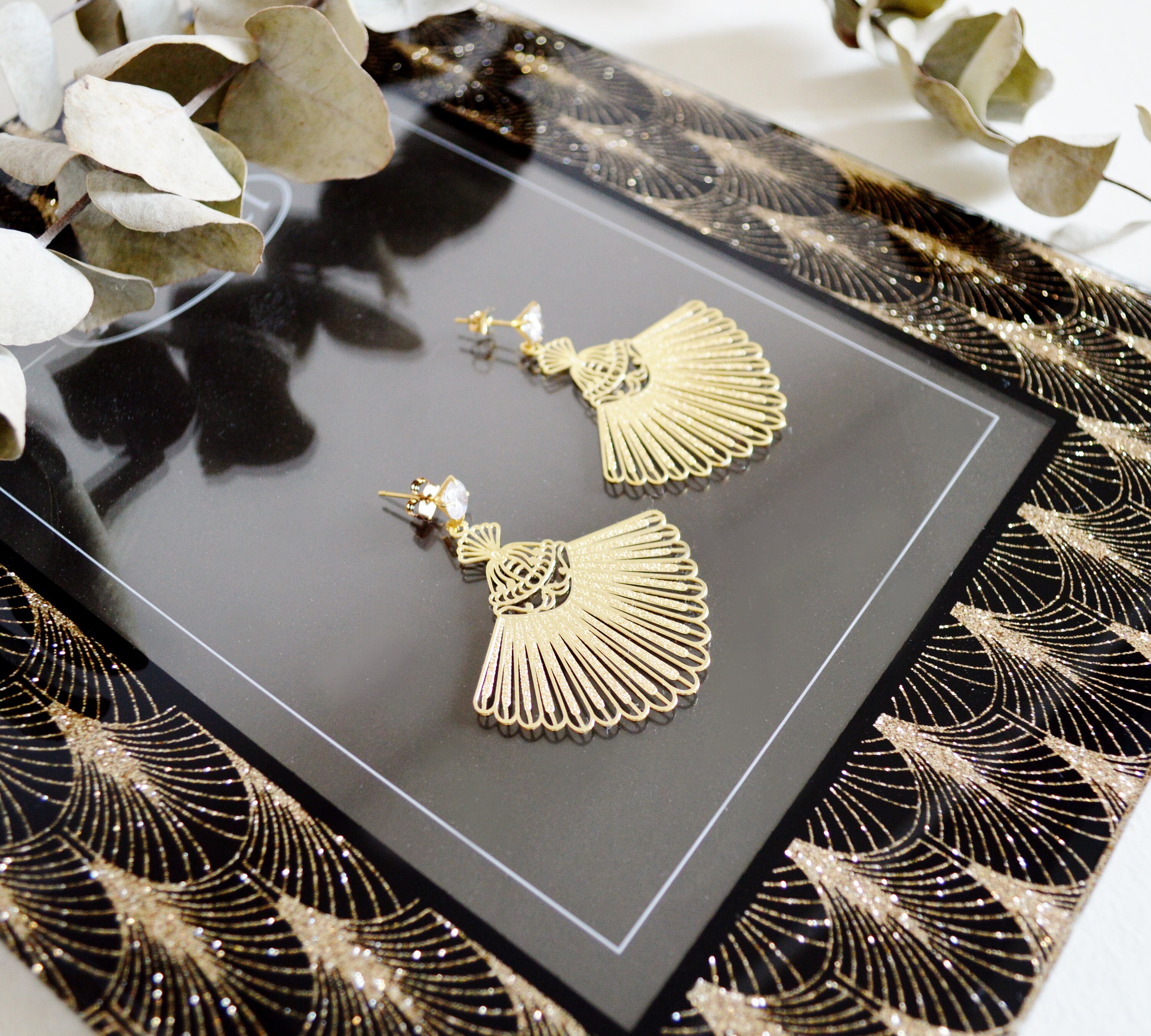 Boucles D'oreilles Vintage Art Déco - Métal Doré Et Résine Vert Pâle, Très Bon état