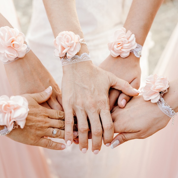 Lot de 2 ou 3 Bracelets demoiselles d’honneurs ou témoins à fleurs blanches et dentelle