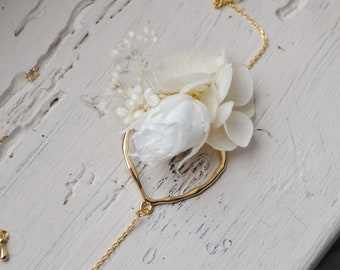 Pulsera de boda con flores preservadas – hortensias marfil y rosa blanca eterna.