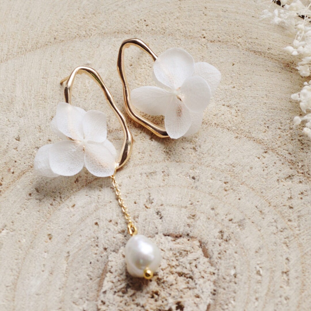 Buy Irregular Asymmetrical Earrings With Stabilized Natural Flowers and  Baroque Pearls – Various Colors Online in India