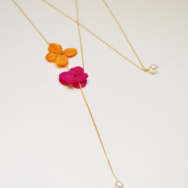 Bijou de dos double fleurs stabilisées orange et rose fuchsia – collier de dos mariage coloré