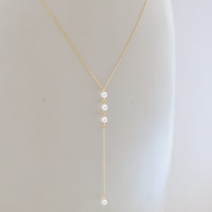 Bijou de dos avec 3 perles blanc naturel ou ivoire bijoux minimalistes et chics Cérémonie image 5