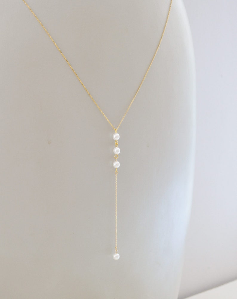 Bijou de dos avec 3 perles blanc naturel ou ivoire bijoux minimalistes et chics Cérémonie image 5
