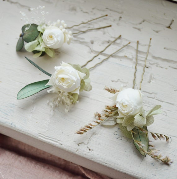 Ornate A Bun With Fresh Flowers | Threads - WeRIndia