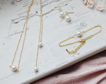 Bridal jewelry set – back necklace + earrings + pearl bracelet – minimalist and chic wedding jewelry