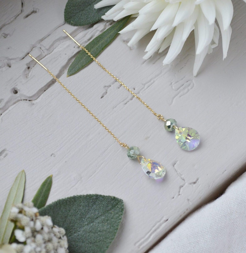 Boucles d'oreilles pendantes cristal et perles vert sauge