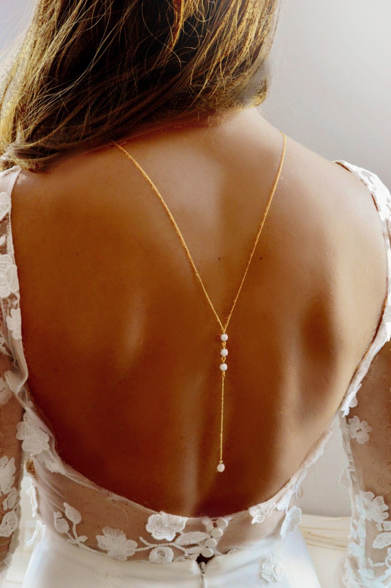 Bijou de dos avec 3 perles blanc naturel ou ivoire bijoux minimalistes et chics Cérémonie image 6