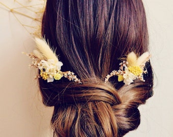 2 Dried flower hair brooches in yellow and ivory tones – country wedding hair accessory