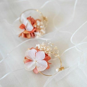 Creole earrings with fresh stabilized terracotta flowers