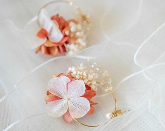 Creole earrings with fresh stabilized terracotta flowers