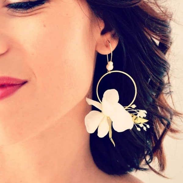 Natural ivory and gold flower earrings – trendy wedding jewelry