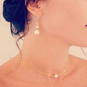 Bijou de dos avec 3 perles blanc naturel ou ivoire bijoux minimalistes et chics Cérémonie image 3
