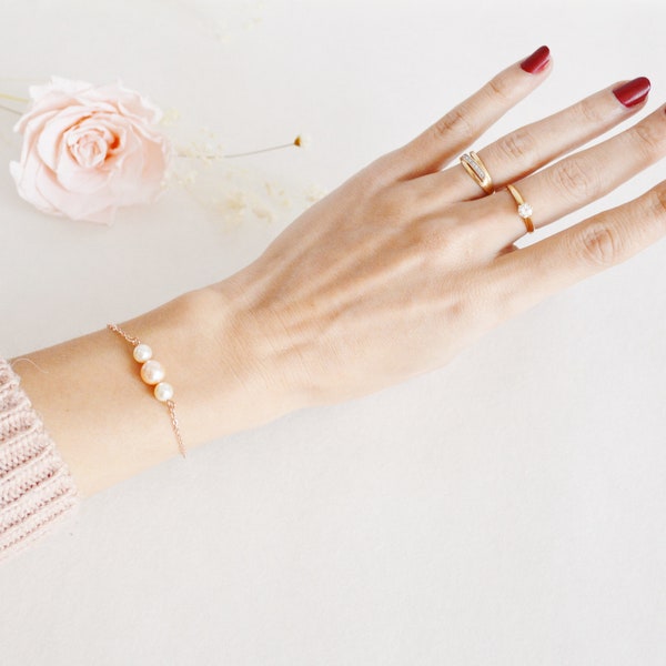 Bracelet fin à perles mariage or rose – perles rose poudré et ivoire