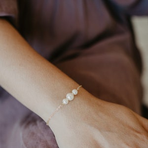 Fine 3 pearl wedding bracelet – natural white or ivory pearls
