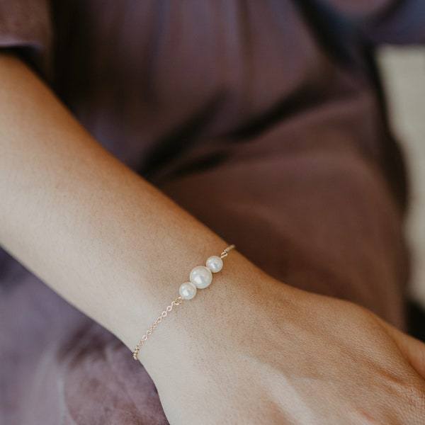 Bracelet fin 3 perles mariage – perles blanc naturel ou ivoire