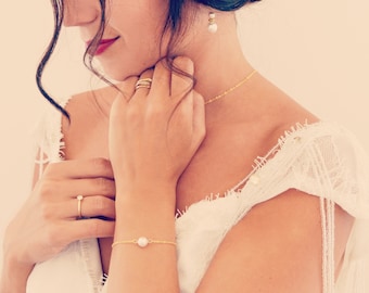 Bracelet fin à perle nacrée – bijou minimaliste et chic Cérémonie