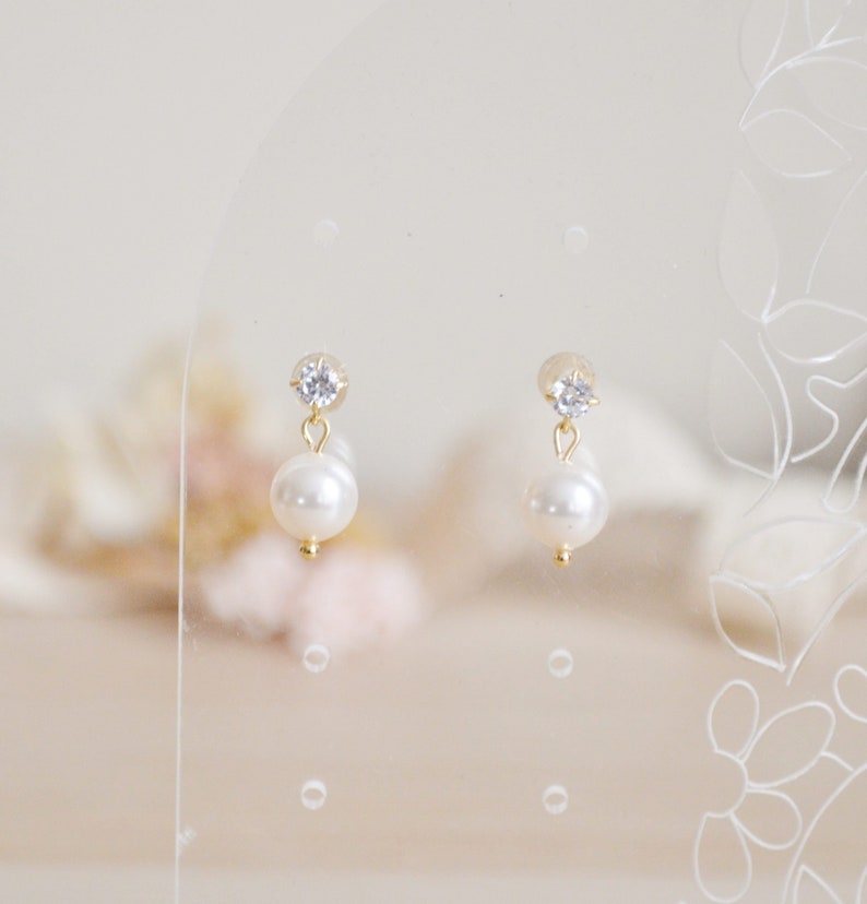 Parure mariée collier de dos boucles bracelet à perles nacrées bijoux mariage minimaliste et chic image 7