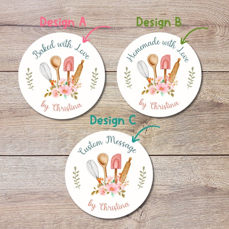 Puede incluir: Tres dise&ntilde;os de pegatinas redondas con una ilustraci&oacute;n floral de acuarela y utensilios de cocina. El primer dise&ntilde;o dice "Baked with Love by Christina". El segundo dise&ntilde;o dice "Homemade with Love by Christina". El tercer dise&ntilde;o dice "Custom Message by Christina".