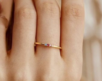 Bague de pierre de naissance minimaliste, bague de pierres précieuses multiples personnalisée, bijoux en pierre de naissance délicate, cadeau d’anniversaire pour elle, cadeau de demoiselle d’honneur, cadeau de maman