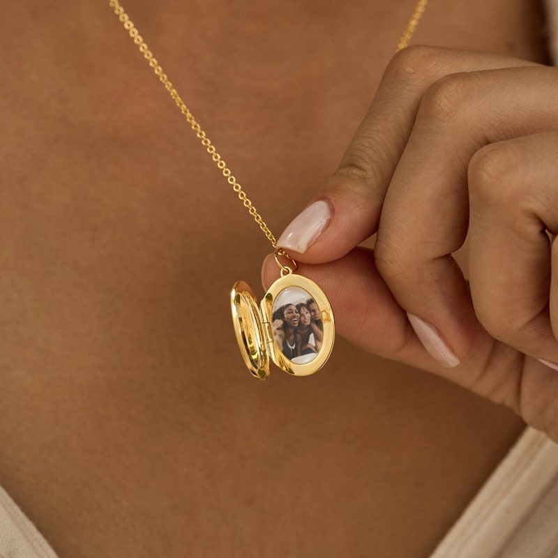 Medaillon-Halskette mit Foto, ovale Halskette mit Gravur, Foto-Halskette in Gold, Gedenkschmuck, Jubiläumsgeschenk, Geschenk für Mama, Muttertagsgeschenk