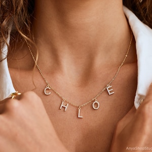 Collier de nom initial Dangle personnalisé, collier initial Pave Diamond, collier de nom de lettre personnalisé avec diamant CZ, cadeau pour elle,