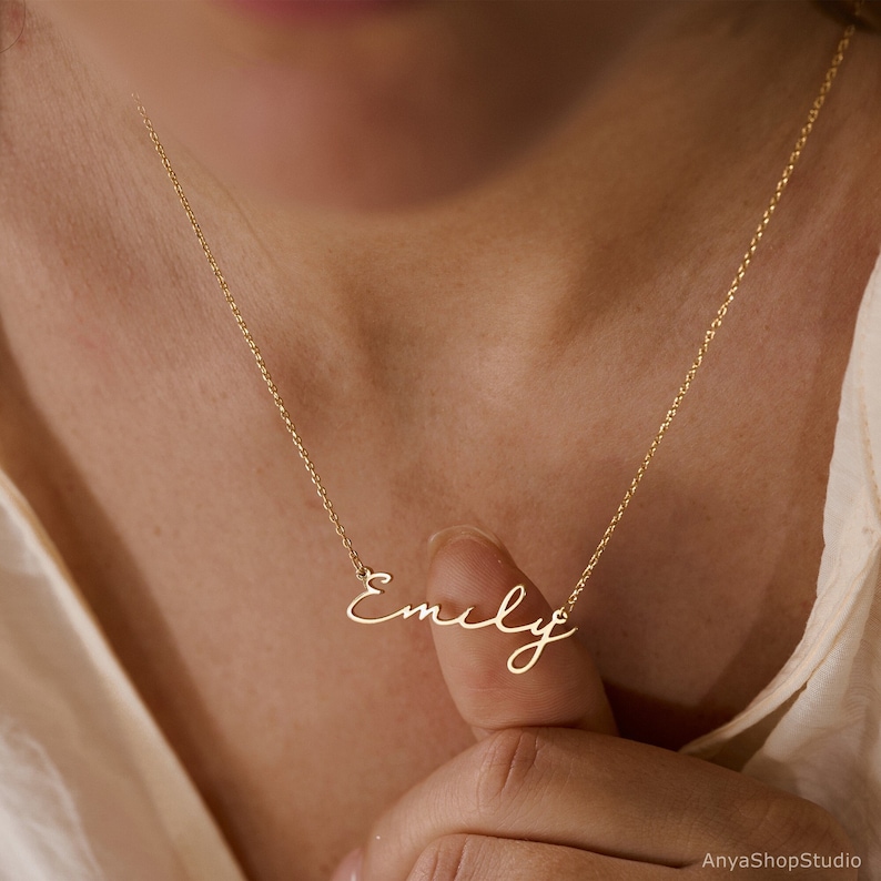 Sierlijke minimalistische naam ketting, 18K vergulde naam ketting, gepersonaliseerde minimalistische naam ketting, aangepaste naam sieraden, bruidsmeisje cadeau afbeelding 1