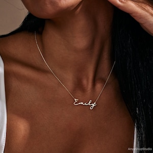 Sierlijke minimalistische naam ketting, 18K vergulde naam ketting, gepersonaliseerde minimalistische naam ketting, aangepaste naam sieraden, bruidsmeisje cadeau afbeelding 6