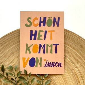 Postkarte „Schönheit kommt von *innen“ | DIN A6 Naturkarton Birkenholz | klimaneutral gedruckt