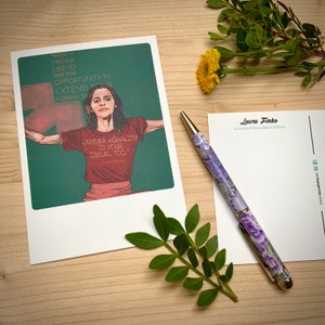 Postkarte Emma Watson | DIN A6 Naturpapier Creme klimaneutral | Menschenrechte Zitate
