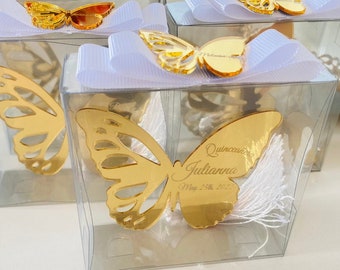 Recuerdos de fiesta: imanes de mariposa grabados con láser, ideales para quinceañeras y baby showers.