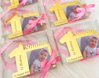 Recuerdos con imanes y marcos de fotos personalizados para el primer cumpleaños