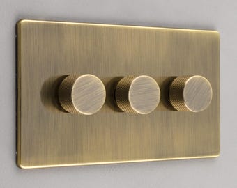 Regulador de intensidad de latón de 1 a 4 módulos, 400 W / Interruptor regulador LED. Regulador moleteado, placa oculta, interruptor de luz de dos vías con pulsador. Personalizable.