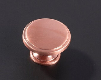 Elegante pomo de armario fabricado en latón macizo, un pomo sencillo pero elegante, perfecto para cajones, tocadores y armarios.