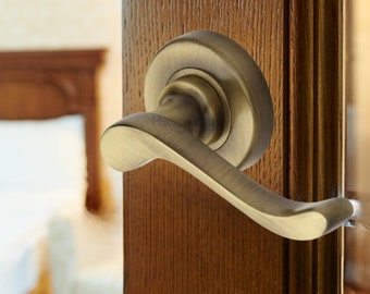 Solid Brass Bedford Door Handle: Scroll Lever on Round Rose