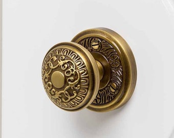 Elegant Hand crafted solid brass Door knob with beautiful vintage detailing, on a 69mm rose , lightly sprung , high quality English knob