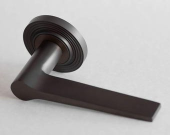 klassieke deurkruk met een eigentijdse twist die elegant taps toeloopt zware handgreep is ideaal voor moderne, traditionele interieurs