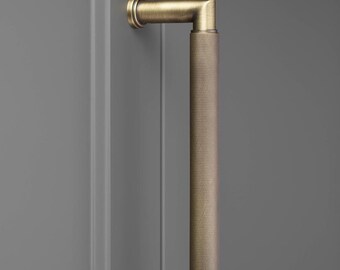 Massief messing, hoogwaardige deurkruk met diamantgekartelde textuur, robuust, zwaar en toch modern en elegant. gezichtsfixatie, rug aan rug