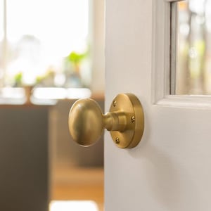 Victorian mushroom door knob in a variety of top class finishes. A quality classical design that suits both modern and vintage vibes
