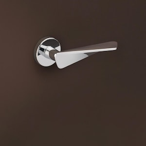 intonia door handle.  dynamic lines and sculptural shape makes this brass door handle popular with any interior design. sold in pairs