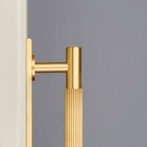 Solid Brass Cabinet pull handle on back plate with Knurled handle. perfect elegant edition to your kitchen cupboards or draws