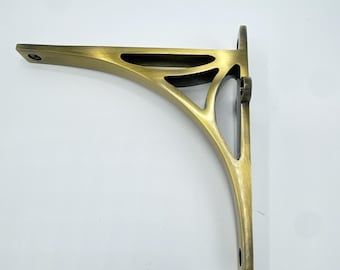 Zware massief messing rekbeugel met prachtig brugontwerp, ronding, geschikt voor traditionele en moderne interieurs. elegante plank