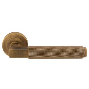 terazzo knurled lever on round rose