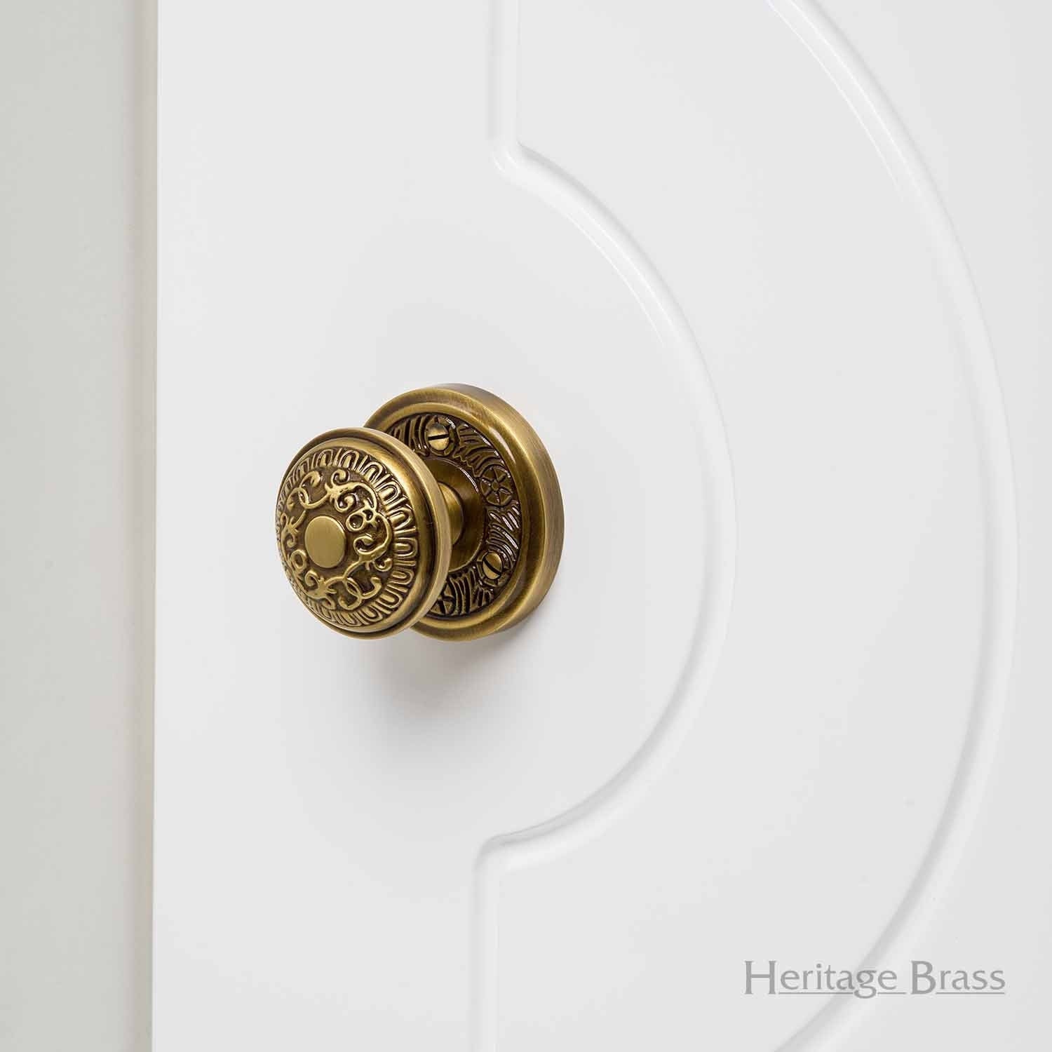 Elegant Hand crafted solid brass Door knob with beautiful vintage detailing, on a 69mm rose , lightly sprung , high quality English knob