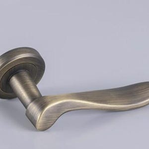 Verdum Lever On Rose, A pair of door handles classic scroll lever , curved smooth and nice in the hand , on round rose image 6