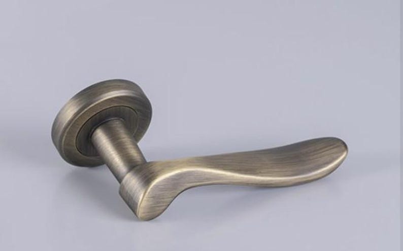 Verdum Lever On Rose, A pair of door handles classic scroll lever , curved smooth and nice in the hand , on round rose image 6