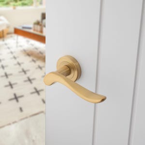 Verdum Lever On Rose, A pair of door handles classic scroll lever , curved smooth and nice in the hand , on round rose image 7