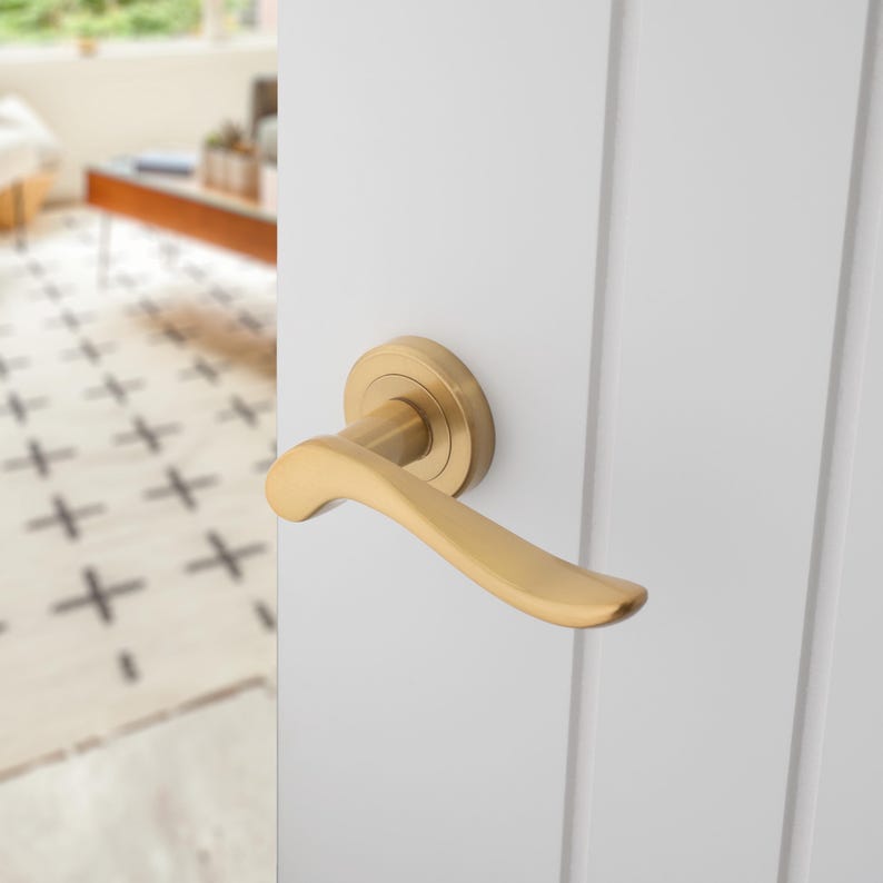 Verdum Lever On Rose, A pair of door handles classic scroll lever , curved smooth and nice in the hand , on round rose image 7