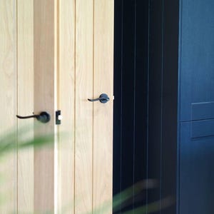 Verdum Lever On Rose, A pair of door handles classic scroll lever , curved smooth and nice in the hand , on round rose image 3