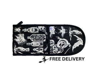 Manopla doble para horno de magia oscura. Guantes de cocina negros o grises resistentes al calor. Murciélagos vampiros, calaveras y elementos macabros para un estilo gótico victoriano oscuro.